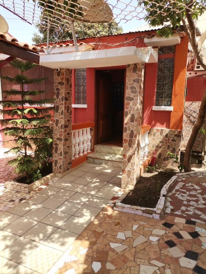 Hotel Badinca Alojamento Low Cost In Bissau Avenida Francisco Mendes エクステリア 写真