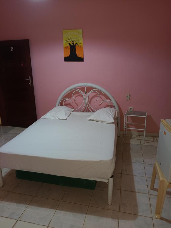 Hotel Badinca Alojamento Low Cost In Bissau Avenida Francisco Mendes エクステリア 写真