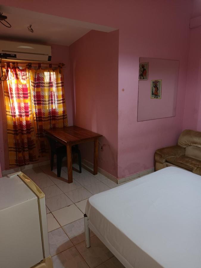 Hotel Badinca Alojamento Low Cost In Bissau Avenida Francisco Mendes エクステリア 写真