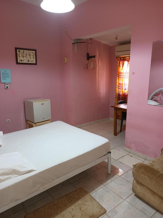 Hotel Badinca Alojamento Low Cost In Bissau Avenida Francisco Mendes エクステリア 写真