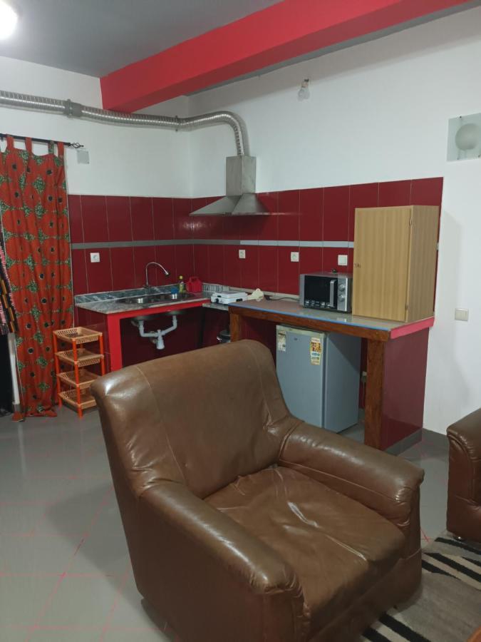 Hotel Badinca Alojamento Low Cost In Bissau Avenida Francisco Mendes エクステリア 写真