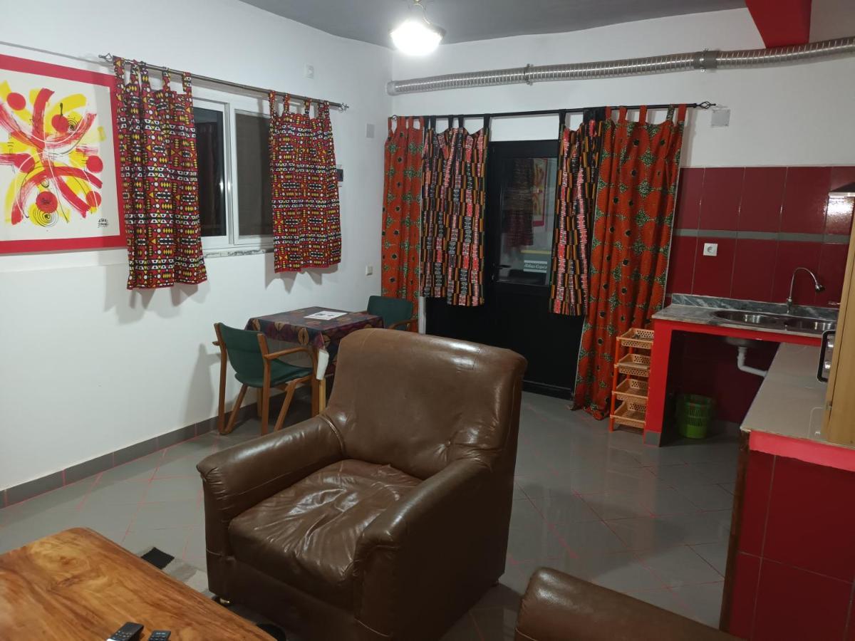 Hotel Badinca Alojamento Low Cost In Bissau Avenida Francisco Mendes エクステリア 写真